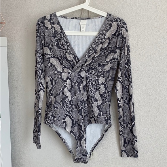 H&M Tops - Snake print body suit